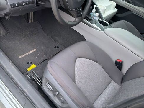 Used 2021 Toyota Camry LE image 6