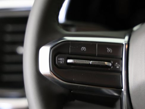 Used 2025 GMC Canyon Elevation w/ Convenience Package image 14