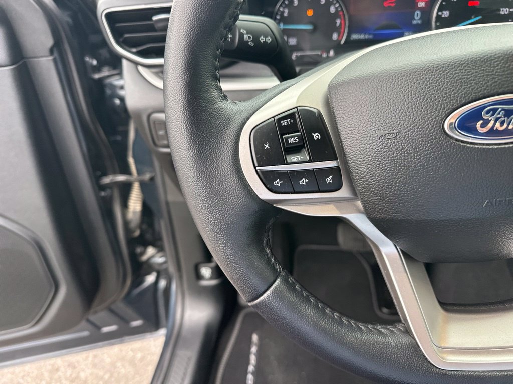 Used 2022 Ford Explorer XLT w/ Equipment Group 202A AWD/4WD image 16