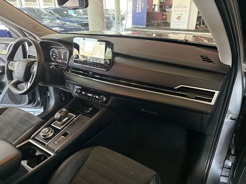 Used 2024 Mitsubishi Outlander SE Black Edition image 33