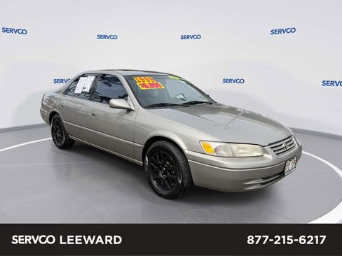 Used 1999 Toyota Camry LE image 1