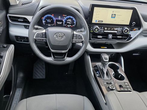 Used 2023 Toyota Highlander Limited AWD/4WD image 13