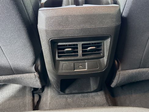 Used 2024 GMC Canyon Elevation image 25