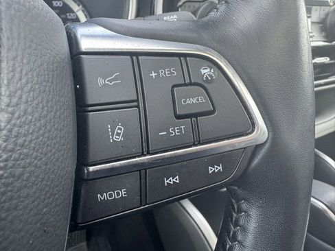 Used 2020 Toyota Highlander XLE image 30