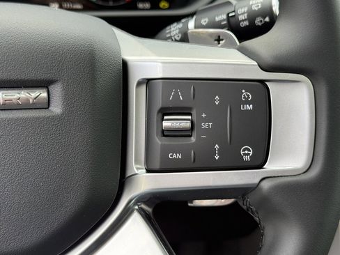 New 2025 Land Rover Discovery S image 19