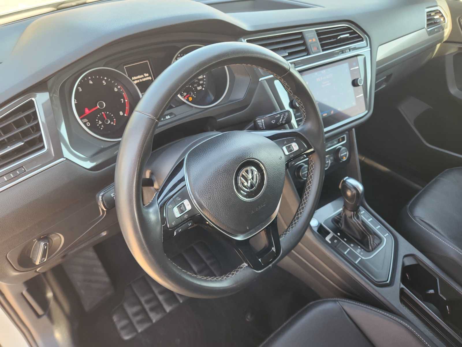 Used 2021 Volkswagen Tiguan SE FWD image 2