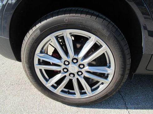 Certified 2024 Cadillac XT5 Sportv w/ Technology Package image 9