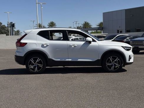 Used 2025 Volvo XC40 B5 Core AWD/4WD image 6