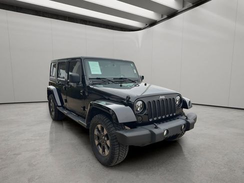 Used 2014 Jeep Wrangler Unlimited Sahara w/ Connectivity Group image 8