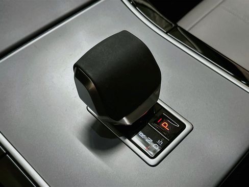 Used 2025 Land Rover Range Rover Velar S AWD/4WD image 16