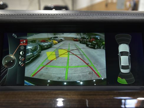 Used 2013 BMW 750i xDrive image 29