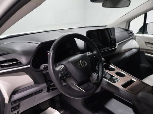 Certified 2024 Toyota Sienna LE image 16