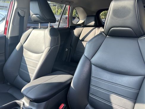 Used 2021 Toyota RAV4 XLE Premium FWD image 9