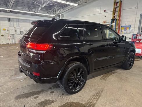 Used 2022 Jeep Grand Cherokee Laredo X image 6