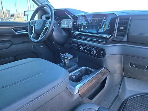 Used 2025 Chevrolet Silverado 1500 LT Trail Boss w/ Convenience Package II image 21