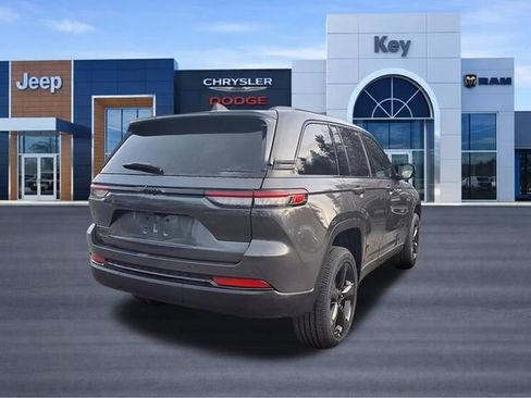 New 2025 Jeep Grand Cherokee Altitude image 4