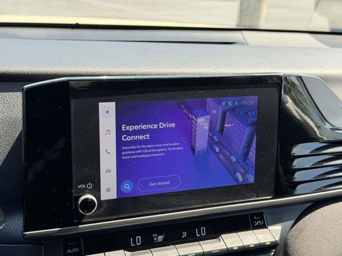 Used 2025 Toyota Camry LE image 3