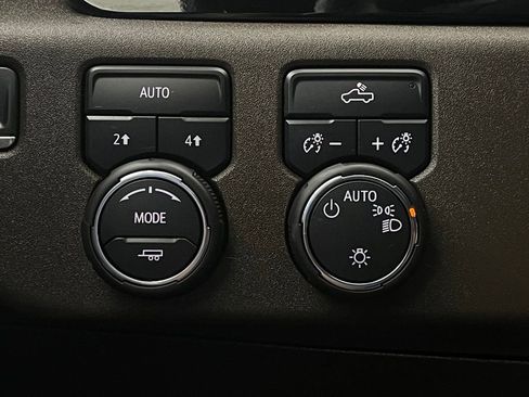 Used 2025 Chevrolet Silverado 1500 LT AWD/4WD image 22