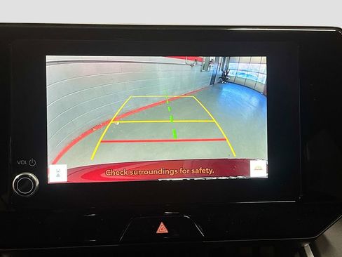 Used 2024 Toyota Venza LE image 14