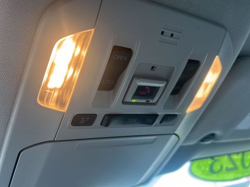 Used 2023 Toyota Highlander XLE image 15