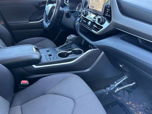 Used 2023 Toyota Highlander LE image 20