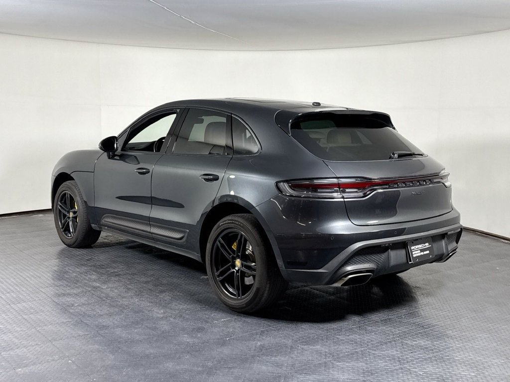 Certified 2023 Porsche Macan AWD/4WD image 3
