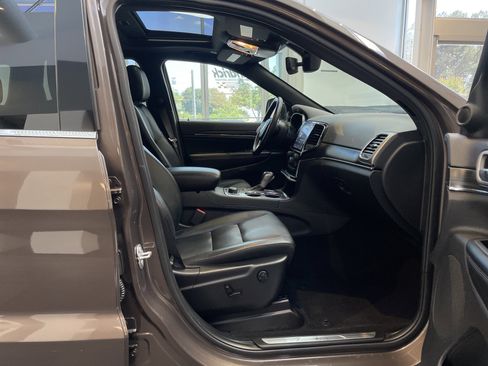 Used 2020 Jeep Grand Cherokee Limited AWD/4WD image 38