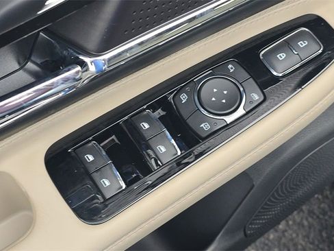 Used 2025 Lincoln Corsair Grand Touring w/ Jet Appearance Package image 13