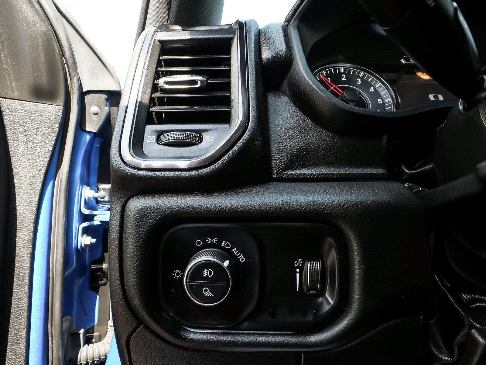 Used 2023 RAM 1500 Big Horn AWD/4WD image 18
