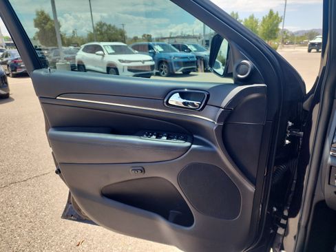 Used 2020 Jeep Grand Cherokee High Altitude AWD/4WD image 13