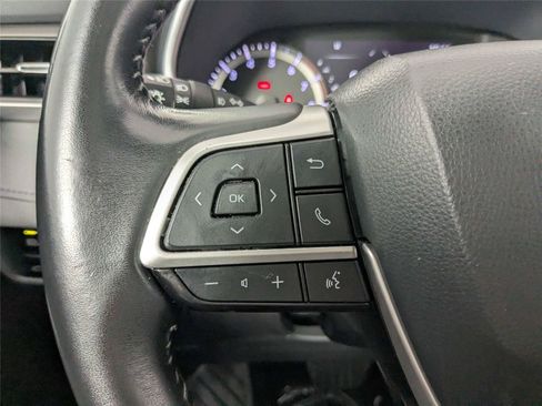 Used 2023 Toyota Highlander XLE AWD/4WD image 15