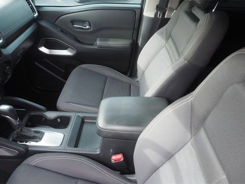 Used 2022 Nissan Frontier SV image 9