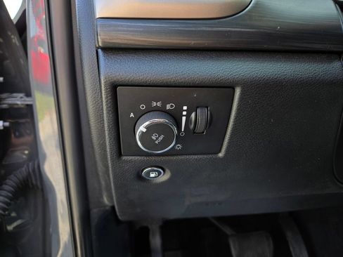 Used 2020 Jeep Grand Cherokee Altitude AWD/4WD image 12