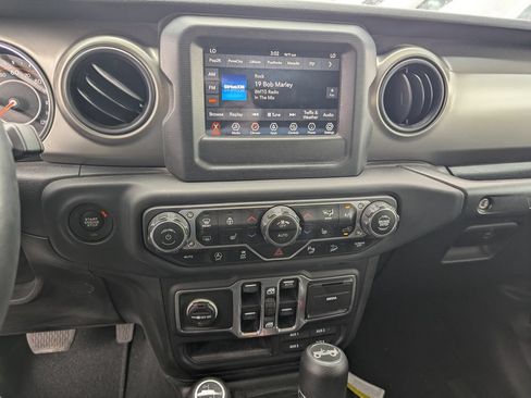 Used 2018 Jeep Wrangler Unlimited Sport S AWD/4WD image 13