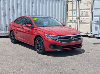 Used 2023 Volkswagen Jetta SE FWD video 3