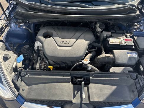 Used 2017 Hyundai Veloster Value Edition image 23