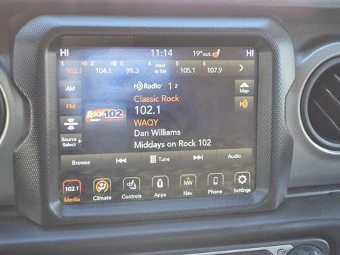 Used 2021 Jeep Gladiator Willys image 32