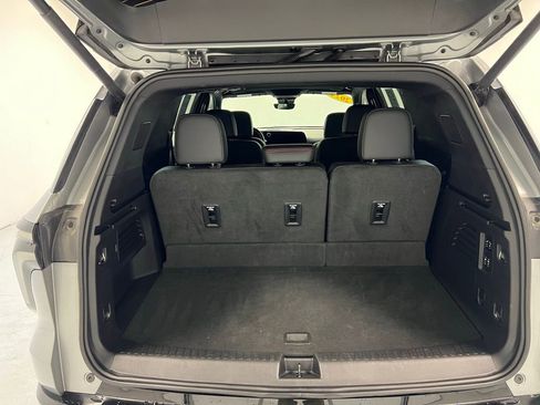 Used 2024 Chevrolet Traverse RS image 30