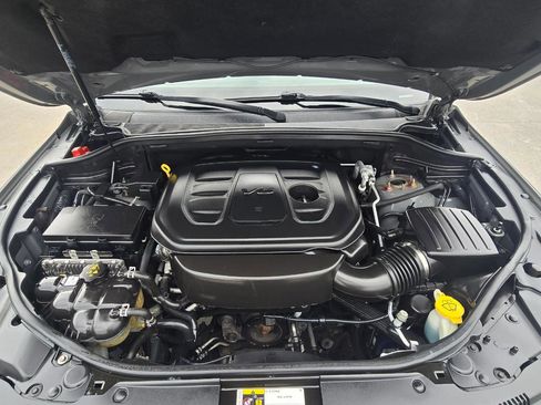 Used 2019 Jeep Grand Cherokee Altitude AWD/4WD image 19