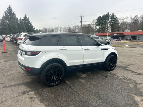 Used 2017 Land Rover Range Rover Evoque SE Premium image 5