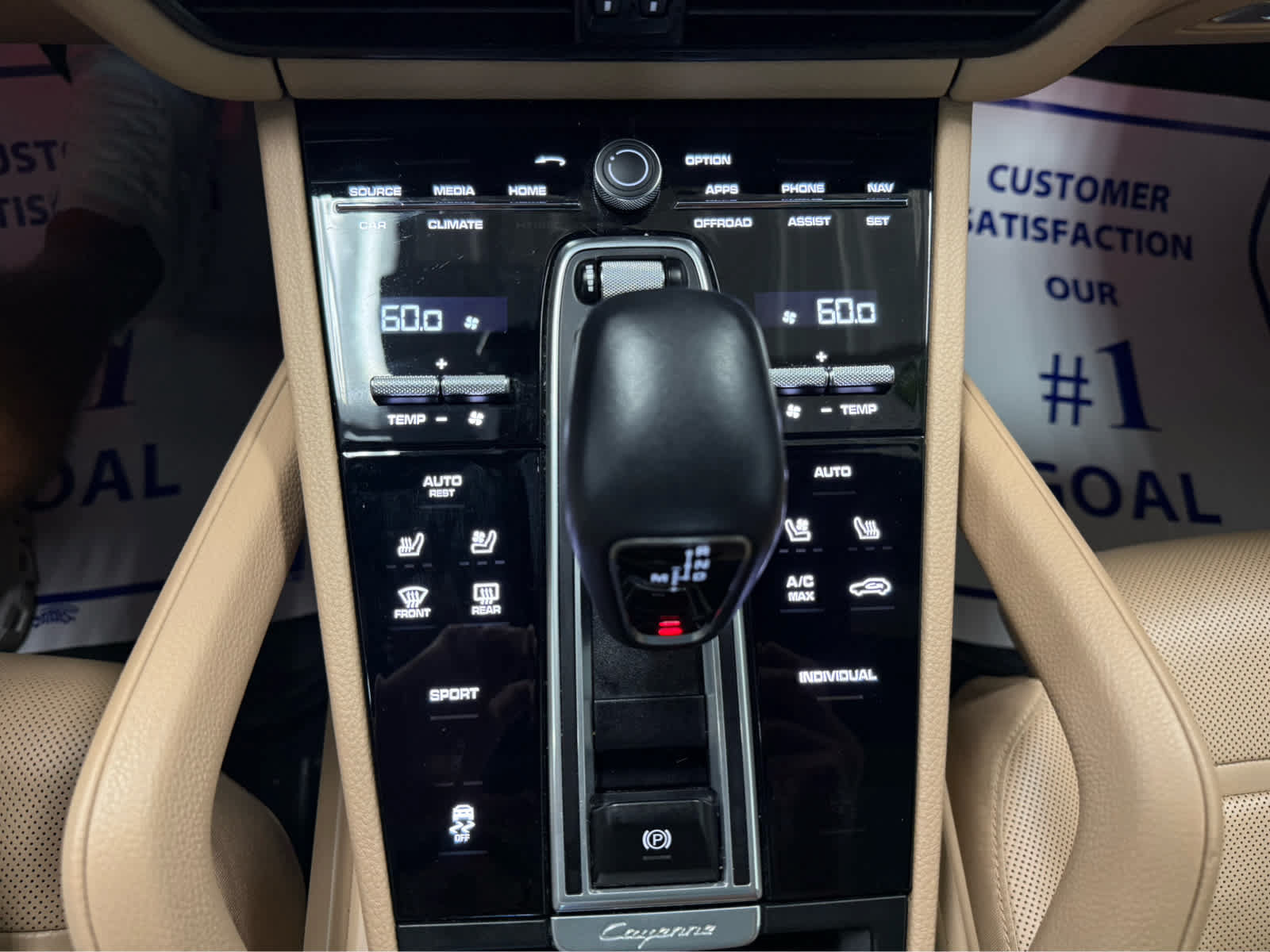 Used 2023 Porsche Cayenne Platinum Edition AWD/4WD image 22