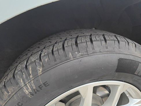 Used 2022 Chevrolet Equinox LT AWD/4WD image 9
