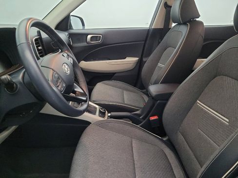 Used 2024 Hyundai Venue Limited image 17