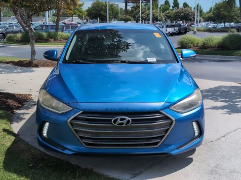 Used 2017 Hyundai Elantra Limited FWD image 3