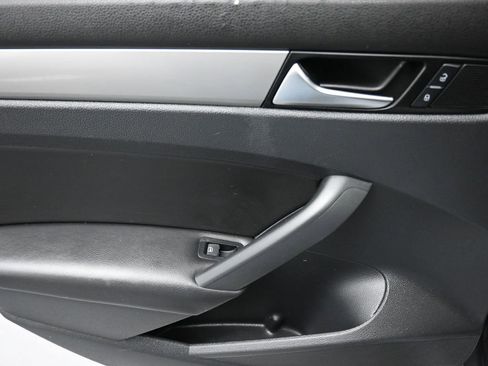Used 2014 Volkswagen Passat 1.8T Wolfsburg Edition image 27