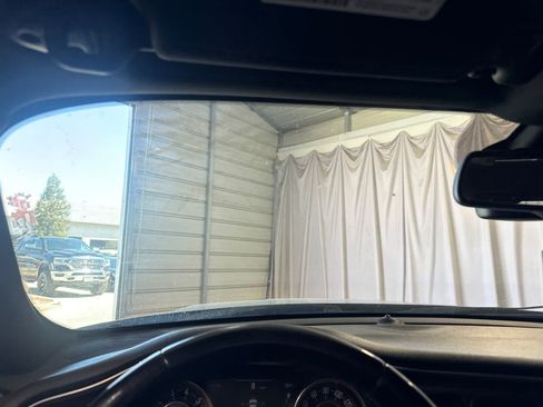 Used 2015 Dodge Challenger SXT RWD image 17