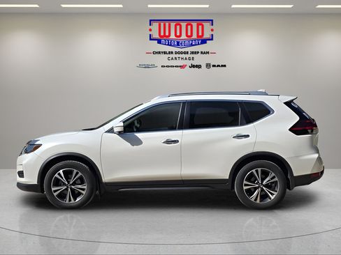 Used 2020 Nissan Rogue SV w/ Premium Package FWD image 4