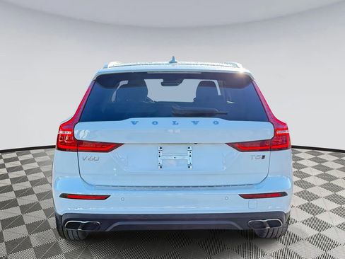 Used 2021 Volvo V60 T5 Cross Country image 3
