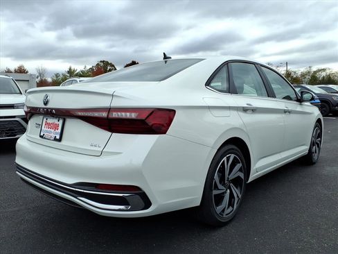 New 2025 Volkswagen Jetta SEL image 4