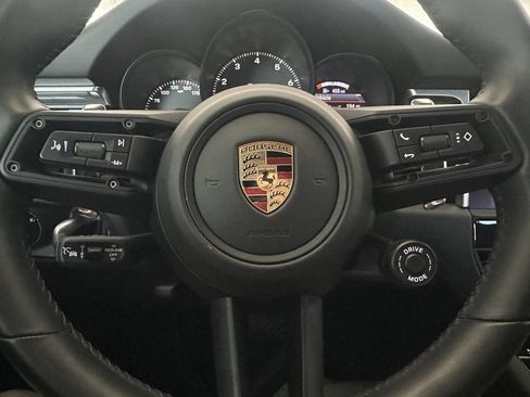 Used 2023 Porsche Macan Turbo image 31